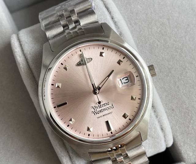 薇薇安西太后粉色大号 表盘直径: 37Mm ，表壳采用316L精密打磨精钢材质，表带材质为不锈钢精钢，防水性能佳，50M生活防水圆形表盘大气简约#经典与时尚 #