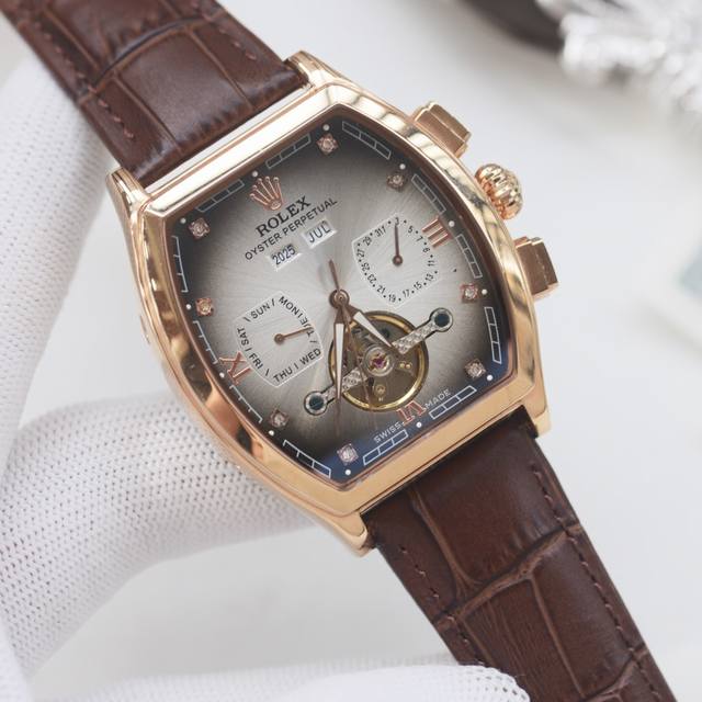 白 金 品牌：劳力士-Rolex 类型：男士腕表 壳套：顶级版316精钢L 表带：小牛皮表带 机芯：全自动进口机械机芯 镜面：矿物质防刮镜面玻璃 尺寸：直径42