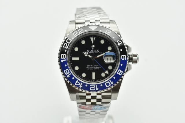 格林尼治升级版。Mk5 采用一致904L钢材，一体成形的陶瓷白金字体圈口与一致。全新3285一体机芯。同步T针通过正反调时间及日历，配件通用原装。904L钢表壳