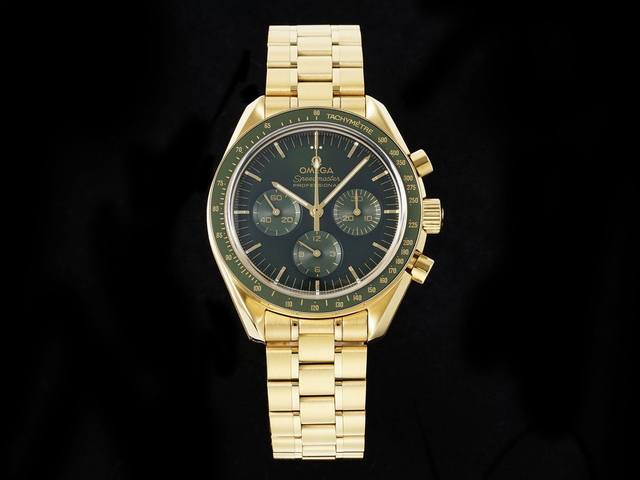 Rm推出新款 超霸系列月球表Moonshine 18K金款 42Mm表壳 搭配最新款5珠表带，每排五片拱形表节的表链带，佩戴舒适度和质感有更好体验。其造型灵感源