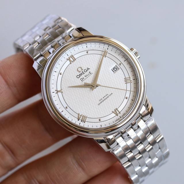 新品发布：欧米茄碟飞系列正装腕表，原装开模，圆形表盘搭配简约大气的经典罗马数字，非常适合职场人士佩戴。 表壳：由Sl制表师采用316精钢先Cnc还原尺寸，再精密