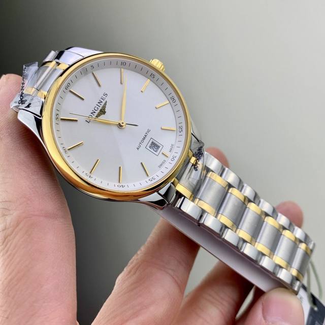 浪琴名匠系列，最好的名匠 ，搭载机芯，316L精钢，蓝宝石镜面，精钢表带进口头层小牛皮，表盘立体油压纹与一致，自动陀斜纹处理，令手表更完美诠释！