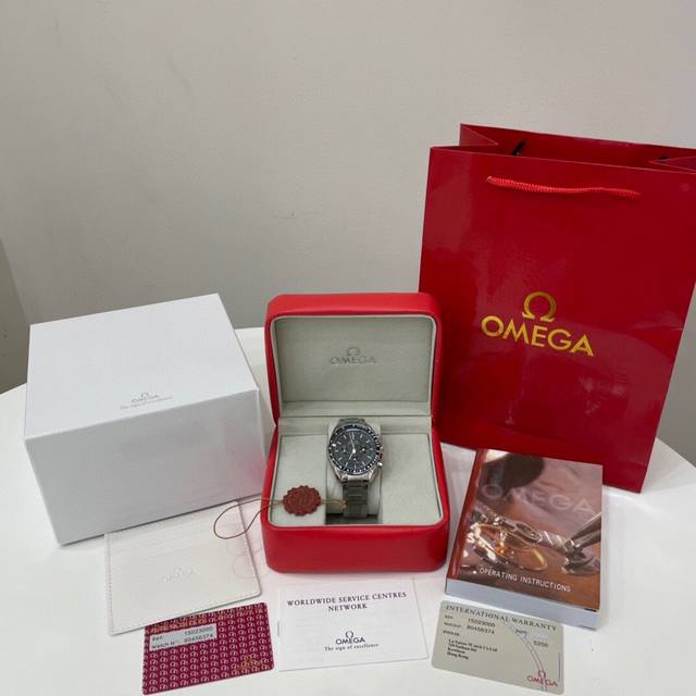 Omega Speed Master 欧米茄超霸系42毫米至臻天文台计时腕表。欧米茄超霸黑盘最新限量款计时手表。搭在了一款高性能进口石英计时机芯。欧米茄超霸系列