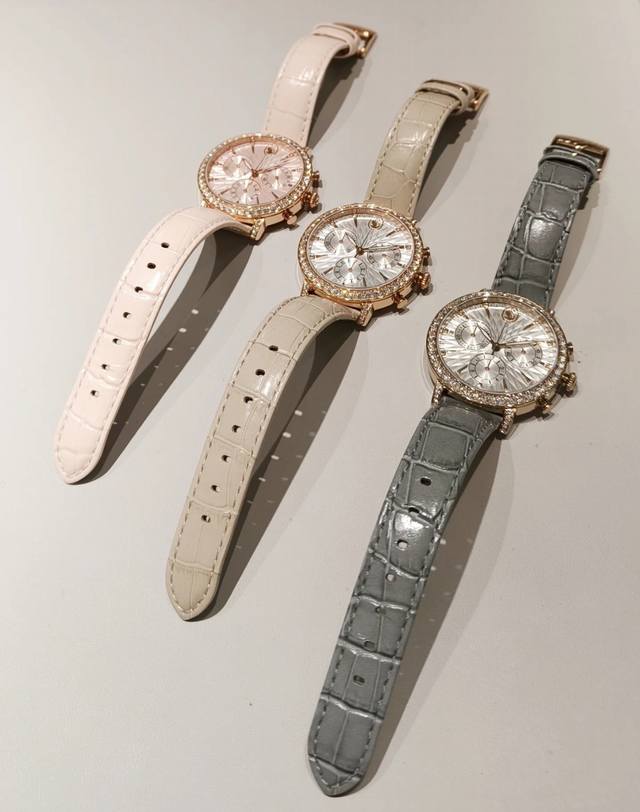 新品上新-施华洛世奇Swarovski -时尚腕表 这款腕表以施华洛世奇 Matrix Tennis 系列首饰的标志性造型为灵感 以璀璨仿水晶打造优雅气质 36