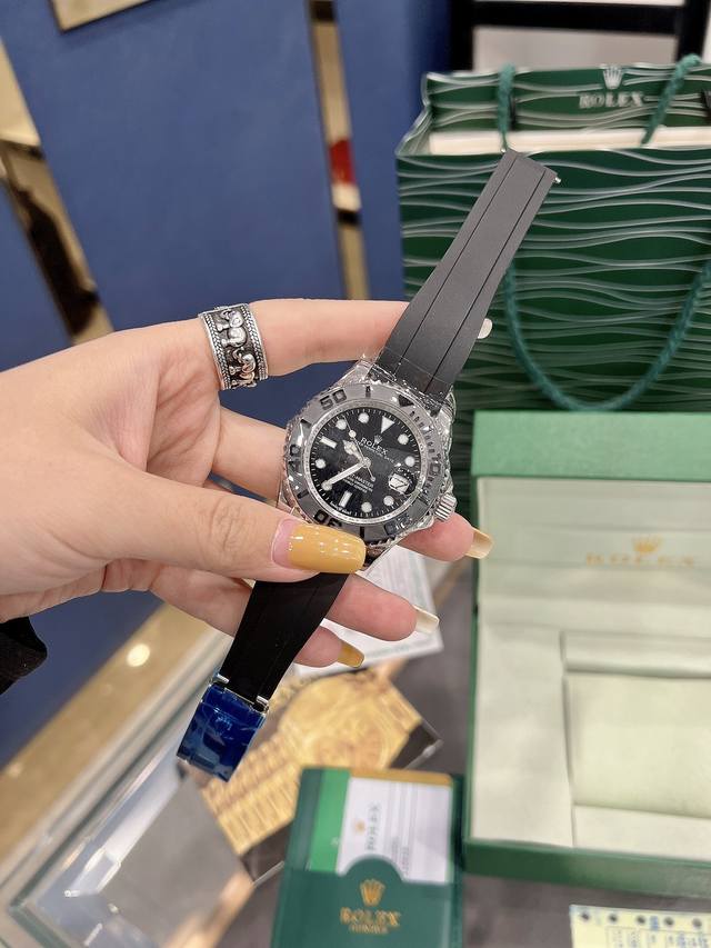 明星同款劳Er游艇系列机械 全自动蓝宝石镜面精钢表带潮人必备新品店主自留款 这个颜色也太正了吧 男女同款 总之怎么搭配都好看呢 全套包装35