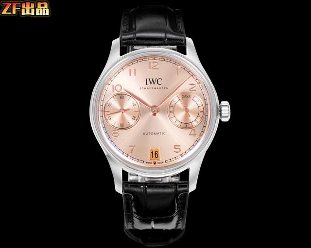 白 -金 钢带+200 Zf全新新款万国葡七，42.4Mm×13Mm 老款14.1Mm 锅盖式蓝宝石镜面，这样不但给指针有更多的行走空间，而且美观程度上也是大大