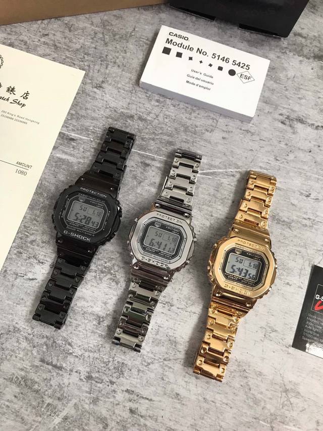 全金属G-Shock Gmw-B5000 全新限量夜光小方表，卡西欧35周年纪念款，使用硬质不锈钢并施与不同色彩的Ip涂层，对金属进行砂光处理，使用反显液晶屏。