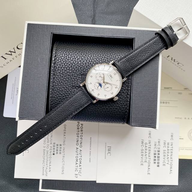 白壳 玫金 Iwc万国葡萄牙系列多功能月相6针，采用进口大精工作为基础机芯升级为3836-2改正品月相，而且走时稳定，返修率极低，这是复刻市场少有的耐操性复杂功