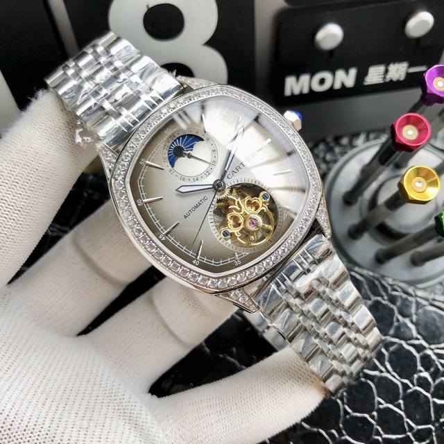 统一价：皮 ，钢 品牌：卡地亚----尊贵高端男表 ！奢华大气类型，精品顶级男士腕表，顶级机械机芯 稳定 顶级316精钢 耐用 矿物质超强镜面玻璃 高清，耐磨