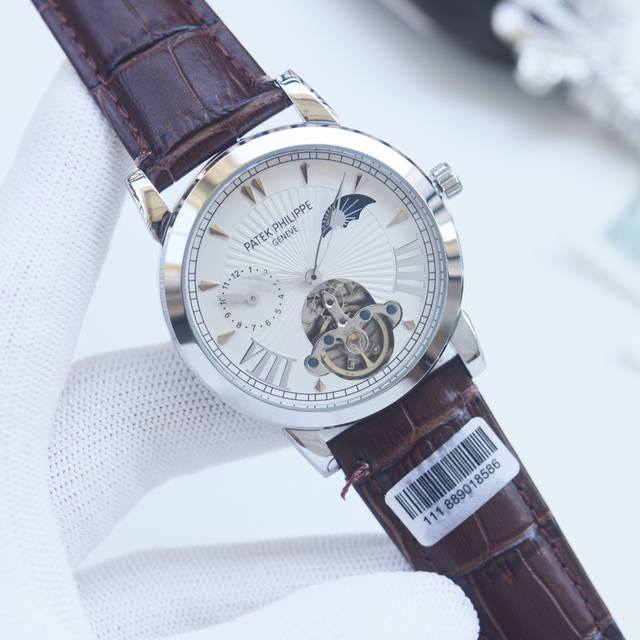 白 金 品牌：百达翡丽-Patek Philippe 类型：男士腕表 壳套：顶级版316精钢L 表带：进口小牛皮 316精钢表带 机芯：全自动进口机械机芯 镜面