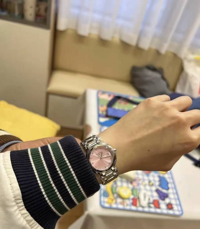 Longines浪琴 心月系列 石英机芯 30米防水 女表 瑞表 30Mm 粉色表盘 精钢精钢表壳 精钢精钢表带