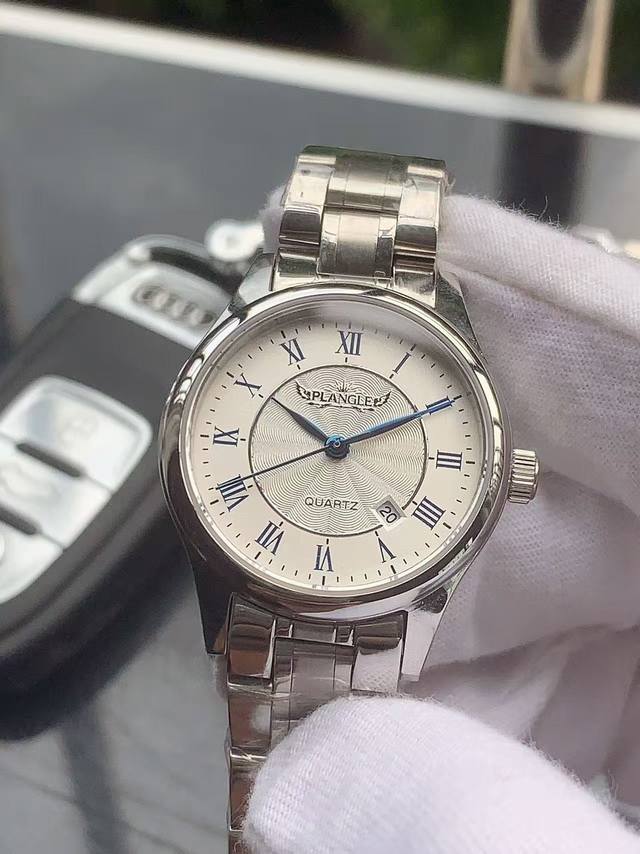 品牌：铂天使-Plangle优雅女士腕表，简约三针搭配4字位单日历设计，316精钢表壳，高级瑞士石英机芯，尺寸：30Mm厚10Mm，顶级316精钢钢带，装配原装