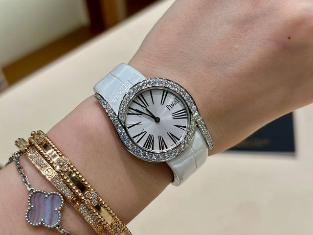 伯爵69Limelight Gala腕表超级版 正品级 腕表尺寸32Mm 有鳄鱼皮表带，绢丝表带，牛皮表带可选 运用一流的壳套打磨工艺，诠释伯爵优雅气质。表扣细