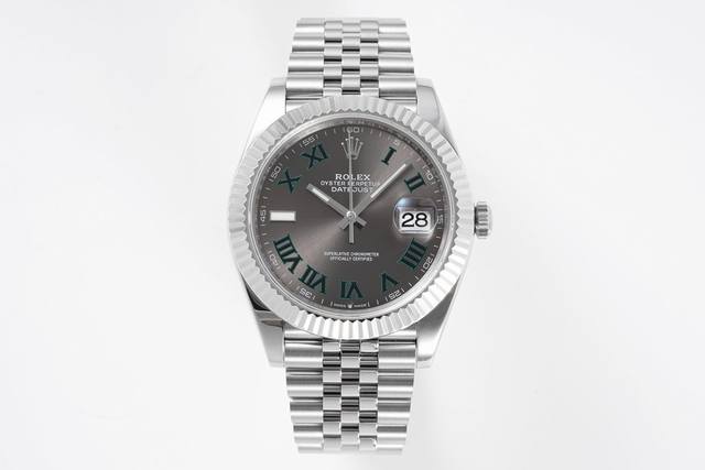 劳力士最美日志 126334 Rolex Date Just 41Mm经典日志型 腕表系列中的超级克隆版本。Zf再次完美展示了魔鬼细节 ，首先整表采用904L不