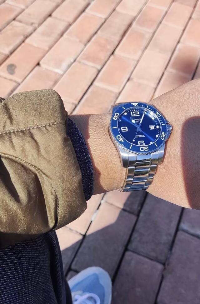 Longines浪琴 康卡斯潜水系列 自动机械机芯 日期显示300米防水 男表 瑞表 41Mm 蓝色表盘 陶瓷精钢表壳 精钢表带