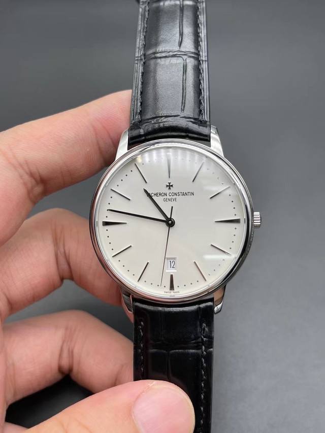 Kz新款推出顶级入门款，江诗丹顿永恒经典传承，极致简约大气，升级为 自动上链 原装进口机，自动系统降嗓处理，一档机芯，没有多余的调日历空档位，同步正品。随表送原