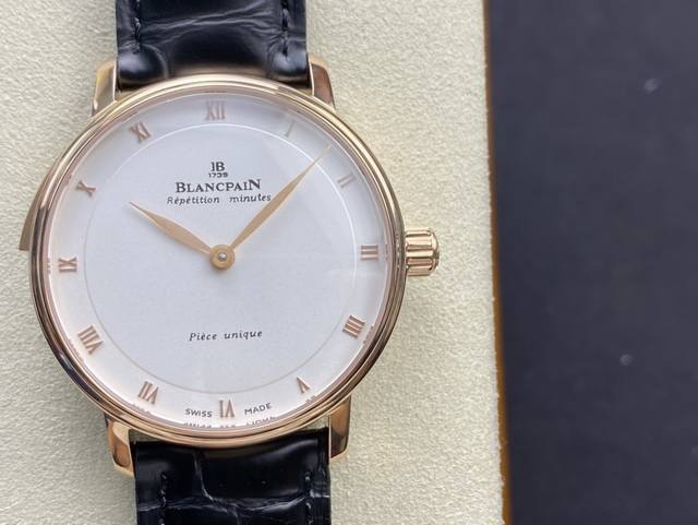 宝珀 又称天地良心珀 1993年首款春宫表诞生，便引起了业界轰动！春宫表绝对是腕表史上绝无仅有的艺术品之一。每一幅都通过传统的真人模特雕刻而成，也许你认为春宫的