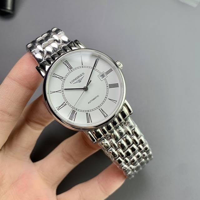 简约爆品瑞士品牌浪琴Longines凭借其优雅态度真我个性 简约大气的风格深受广大消费者追捧一款增添腕间时尚魅力的腕表低调不失气场！品牌：浪情-Longines
