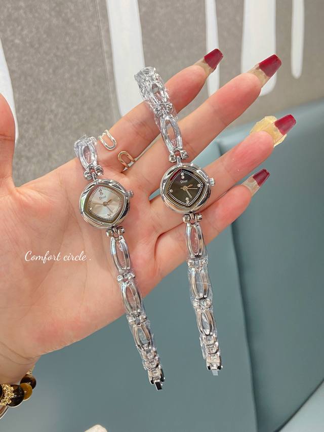 迪奥 时尚最新款简约时尚时装表精美名媛气质.耐磨镜片.. 石英机芯多种颜色选择