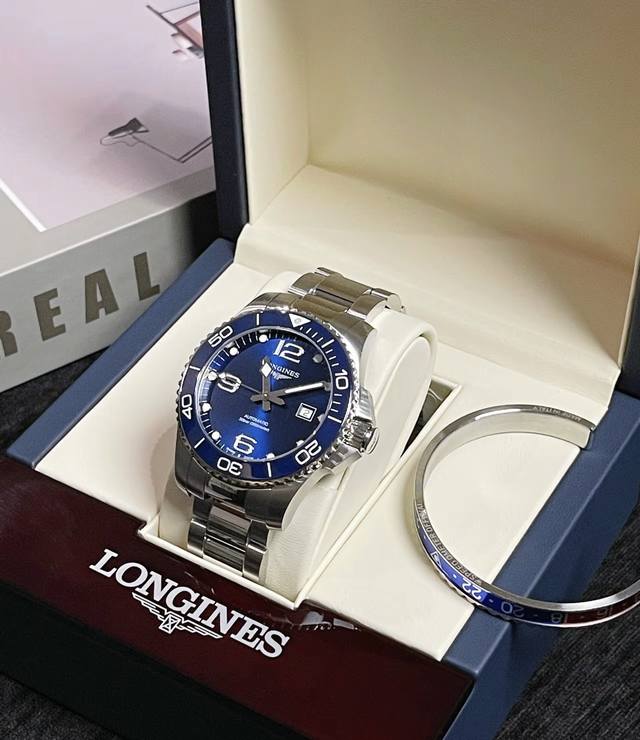 Longines浪琴 康卡斯潜水系列 自动机械机芯 日显 男表 瑞表 43Mm 蓝色表盘 精钢及陶瓷表壳 精钢表带