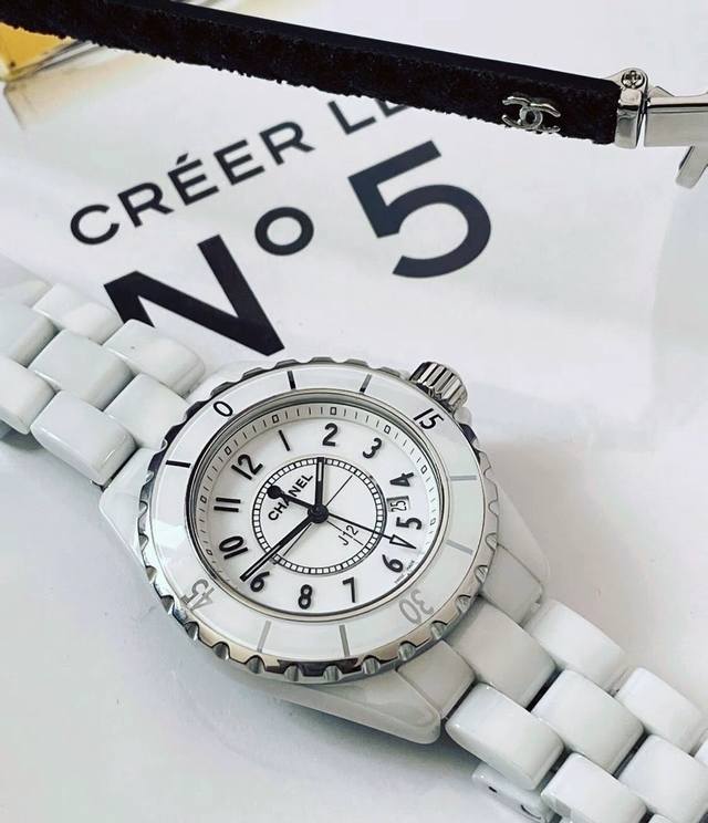 Chanel香奈儿J12系列 腕表 石英机芯 陶瓷表带 白色表盘 女表 M防水