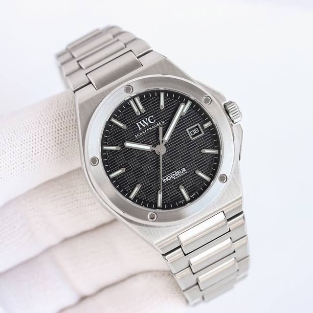 Iwc 万国 R6 台湾厂耗时半年 压轴巨作，Iwc万国全新工程师系列全自动腕表40重塑了上世纪70年代杰罗.尊达风格！表盘经典网格设计和多边形螺丝表壳巨显独特