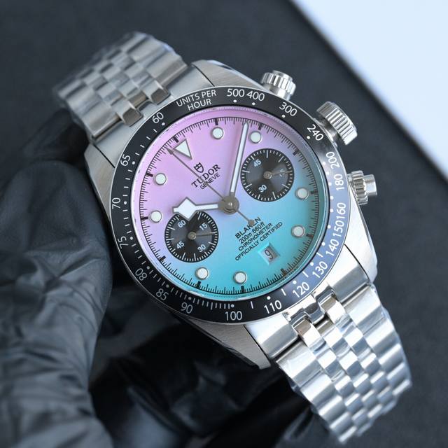 Tw Factory ！帝舵Tudor 碧湾计时型 Black Bay Chrono 精钢款腕表！ 细致刻画表盘完美对称，纹路清晰、提升质感与美感！采用磨砂及磨