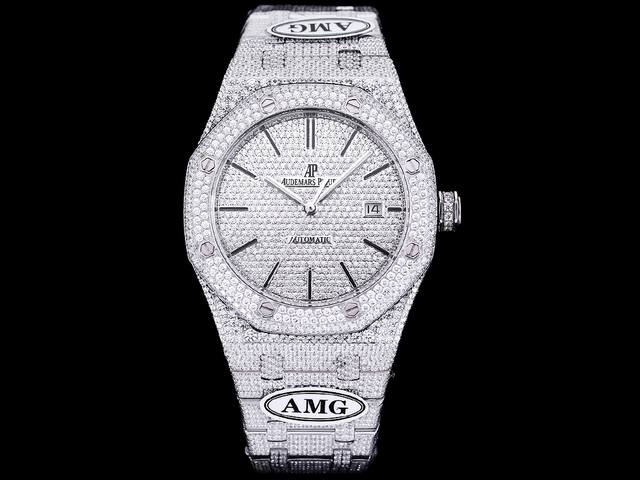 Amg最新还原 Ap爱彼皇家橡树1 满天星 壕无人性 实物超闪亮 让每一个人都可以体验到满天星的奢华。 Amg历经重重工艺，终于大功告成！整表密集镶满最顶级的施