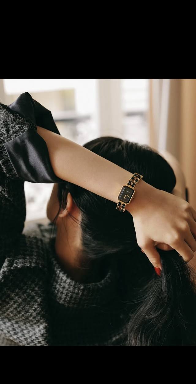 中古方糖 Chanel香奈儿Premiere系列石英女士腕表，26.1*20Mm表径 经典方糖 ，镶嵌蛋面切割缟玛瑙 ，搭载石英机芯，上手简约时尚，二手单表L号