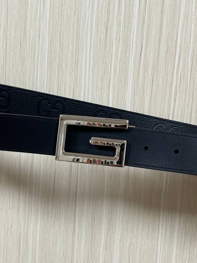 3.5 wide lychee embossed. Double-sided imported leather, with exquisite rotating