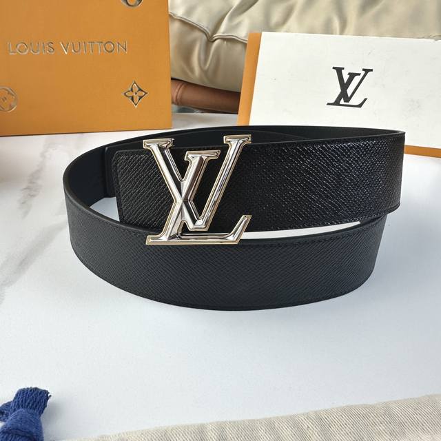 Original packaging L0Uis Vuitt0N counter's latest upgraded version. 40mm width.