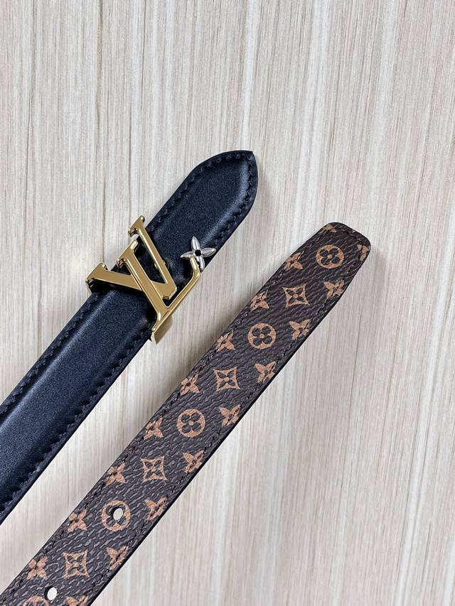 2.0 wide canvas with white floral print, black calfskin with a bulge, a point an