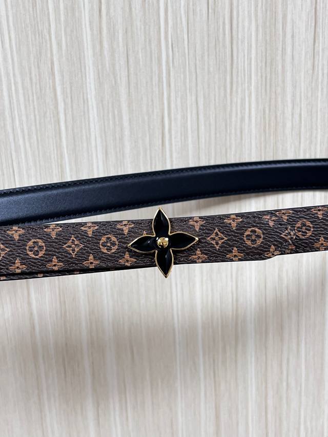 2.0 wide canvas with white floral print, black calfskin with a bulge, a point an