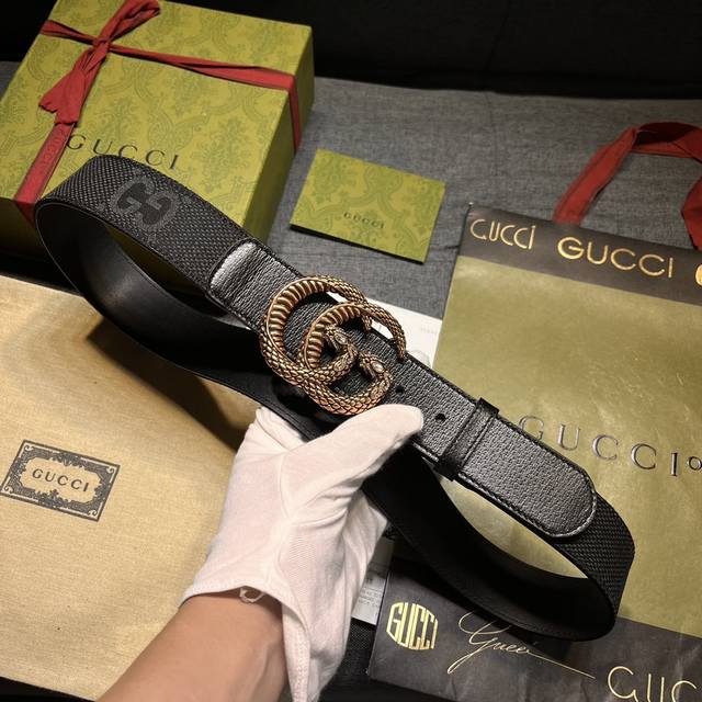 Gucci width 4.0Cm The new iconic Gg canvas is renewed in black, inheriting the b