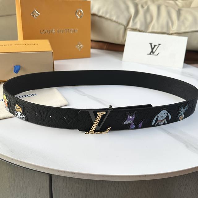 L0Uis Vuitt0N This season's new men's belt from Donkey Kong is 40mm wide and fea