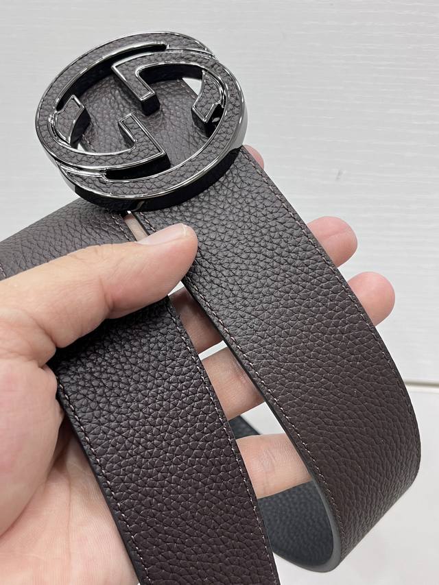 Double-Sided Belt with Interlocking G BuckleThe Cruise 2025 collection reinterpr