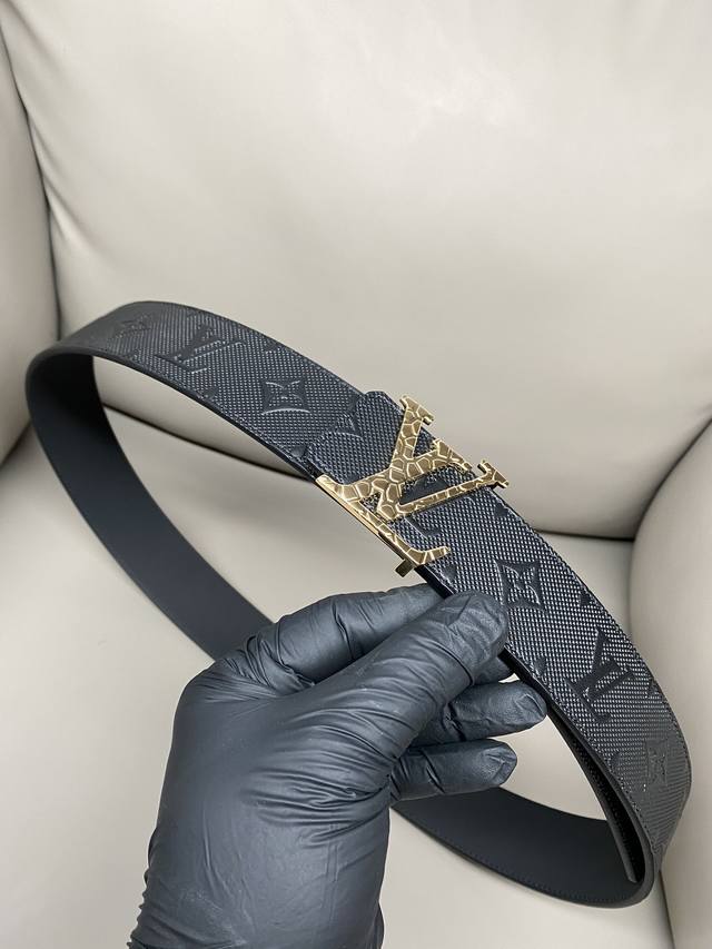 Lv Louis Vuitton 4.0 hot-pressed three-dimensional calfskin high-quality steel b