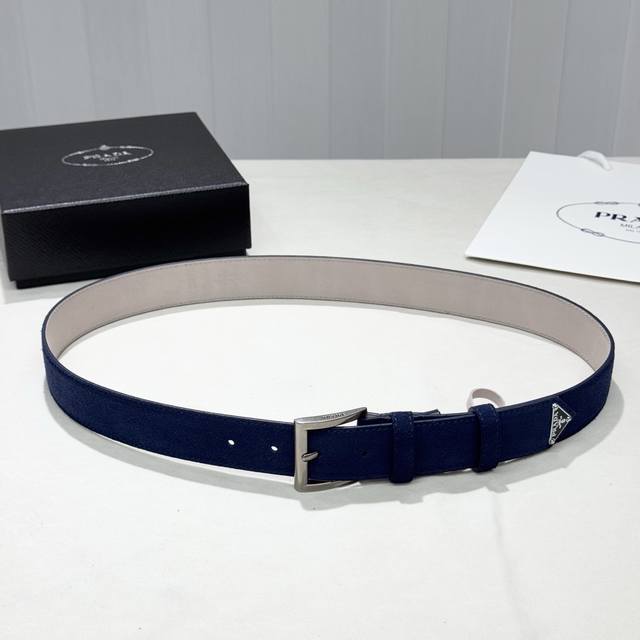 Unisex, this luxurious suede leather belt from Rada exudes simple yet refined e