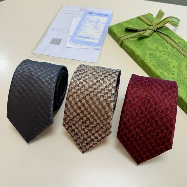 Official Gucci men's double Gg tie, a rare and ideal choice for showcasing exqu