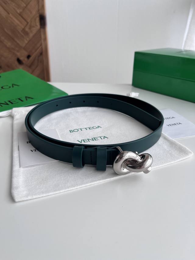 Bv 2025 latest women's flat belt double-sided Italian calfskin with a knot desig