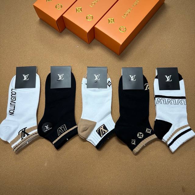 Special Louis Vuitton new socks, one box of five pairs of pure cotton material,