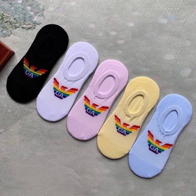 Special Emporio Armani women's new invisible socks, five pairs per box. Jacquar