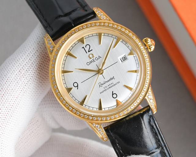 欧米茄-Omega火热新款式，欧米茄新款3D锅盖，！超薄男士自动机械腕表，采用进口原装9015机芯，每小时振频28800次，零返修质量，直径40Mm原装尺寸，超