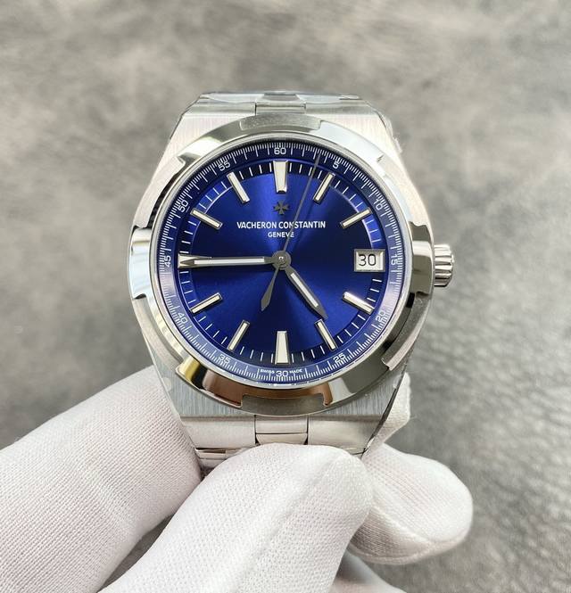 Vacheron Constantin 江诗丹顿Overseas 纵横四海腕表 耗时10个月打造出来的精品精钢表壳，直径41Mm，蓝宝石水晶表镜表背，5100