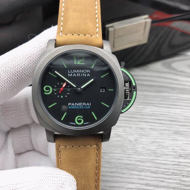 品牌：沛纳海--panerai Luminor 系列pam 类型：男士顶级腕表 机芯：全自动机械机芯 表壳：316L精钢表壳 镜面：矿物强化玻璃 皮带：进口真牛