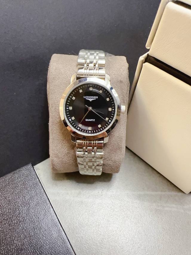 枚+20陶瓷+20 Omega欧米茄 时尚女士石英腕表，女神范十足的一款手表，超强时尚设计理念，进口石英机芯，顶级镀膜玻璃镜面，多颜色进口小牛皮搭配原装针扣，尺