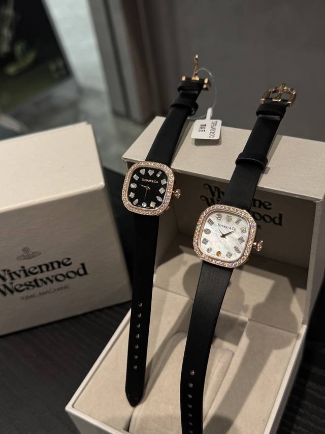 玫 无法抗拒的Tiffany蒂芙尼 心動一次過擁有 12顆不同形狀的鑽石 一次過擁有 ~~现在下单即送一副表带和礼盒，数量有限，先下单先得！ 它不仅是一款计时工