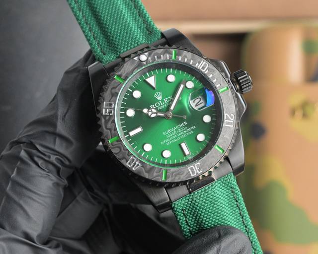 新品首发劳力士Rolex Diw Submariner parakeet 新品定制款Sub水鬼，完美呈现！ 1：特别定制碳纤维圈口、Diw赋予水鬼不一样的风格，