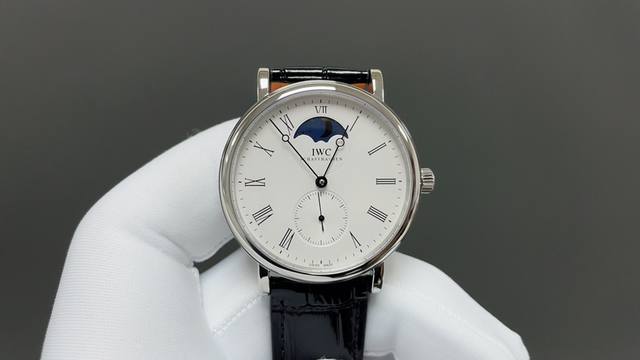 Tw Factory 颜值巅峰 Iwc旗下最耀眼的明星，万国 Iwc 长动能月相专家。R33 月相系列 全新的复刻版系列Iw544805透底腕表。 表壳 316