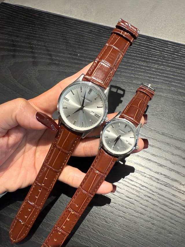 白 金 新款浪琴-Longines 精品情侣腕表 经典三针设计 尊贵大气 绅士风范 卓越品质 热卖全城 采用进口石英机芯 顶级316精钢表壳 进口小牛皮表带 矿